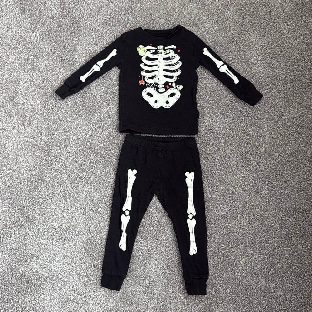 Carter’s Two Piece Toddler Skeleton Halloween Costume Pajama Set - Size 18M